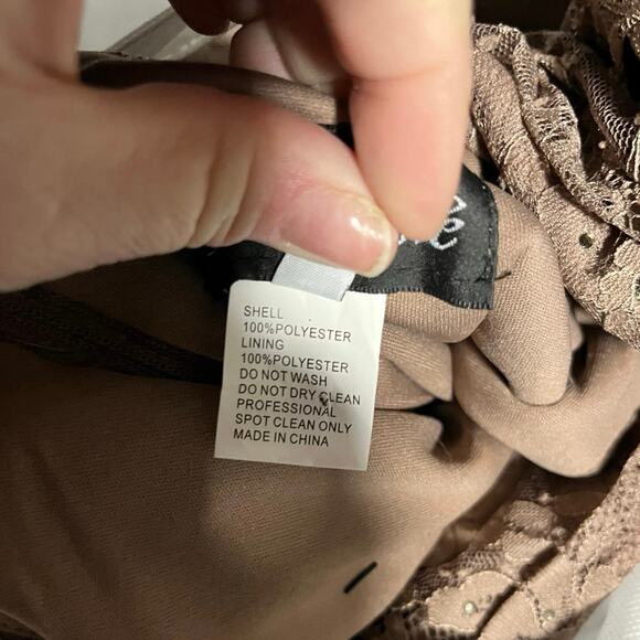 La Femme Portrait Neck Embellished Lace Linen Trumpet Evening Gown Cocoa Sz 18 - Picture 5 of 7